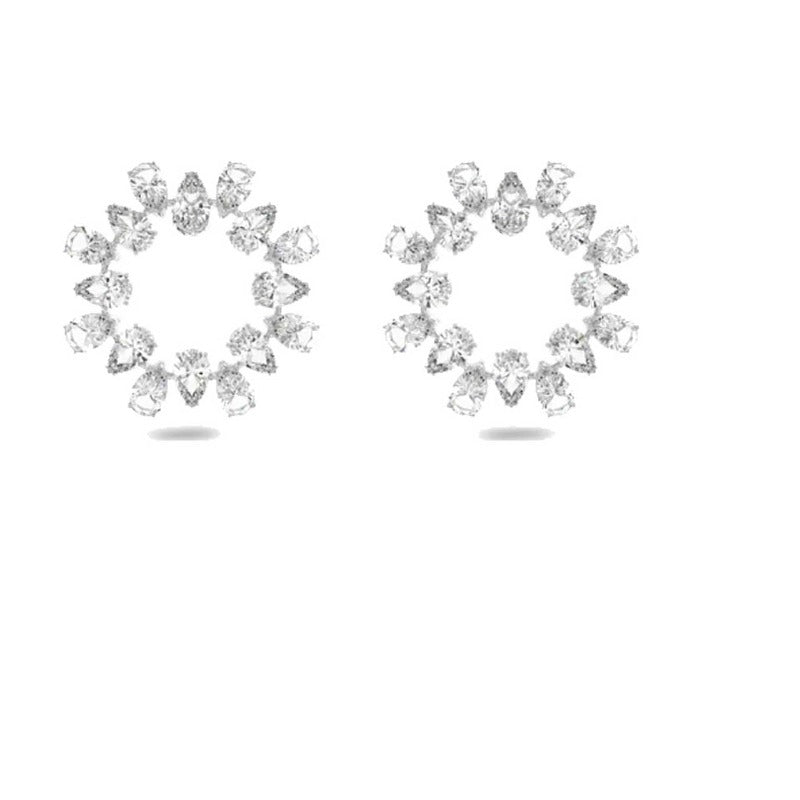 Fortune's Embrace: Luck-Attracting Jewelry