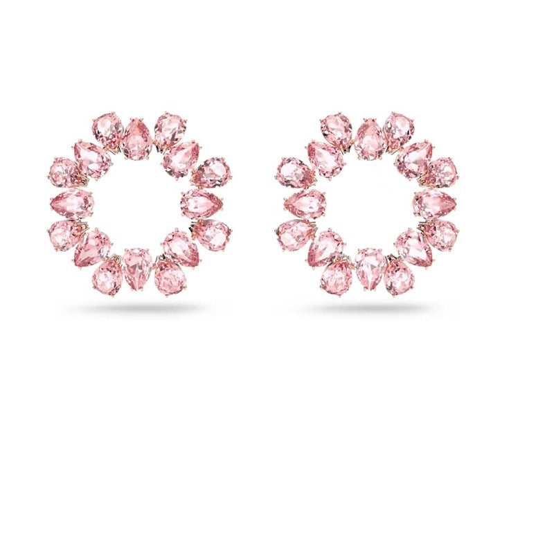 Fortune's Embrace: Luck-Attracting Jewelry